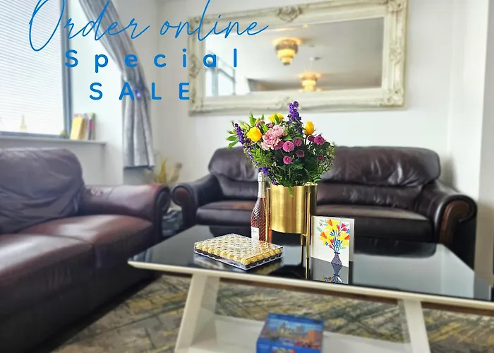 Sidemerseylivings - Central, Bright, And Convenient 2-Bedroom Apartment With Parking