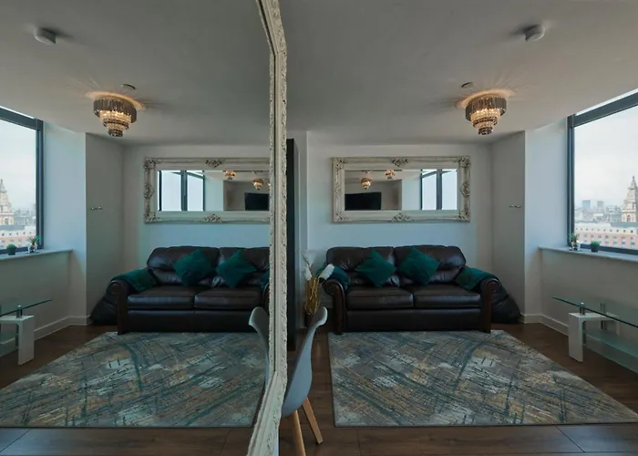 Sidemerseylivings - Central, Bright, And Convenient 2-Bedroom Apartment With Parking