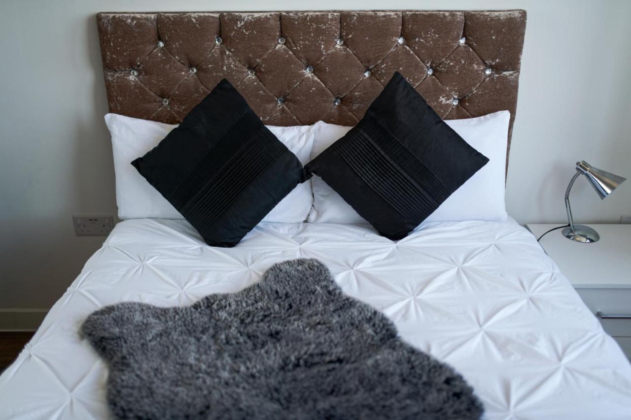 Apartment Sidemerseylivings - Central, Bright, And Convenient 2-bedroom With Parking *