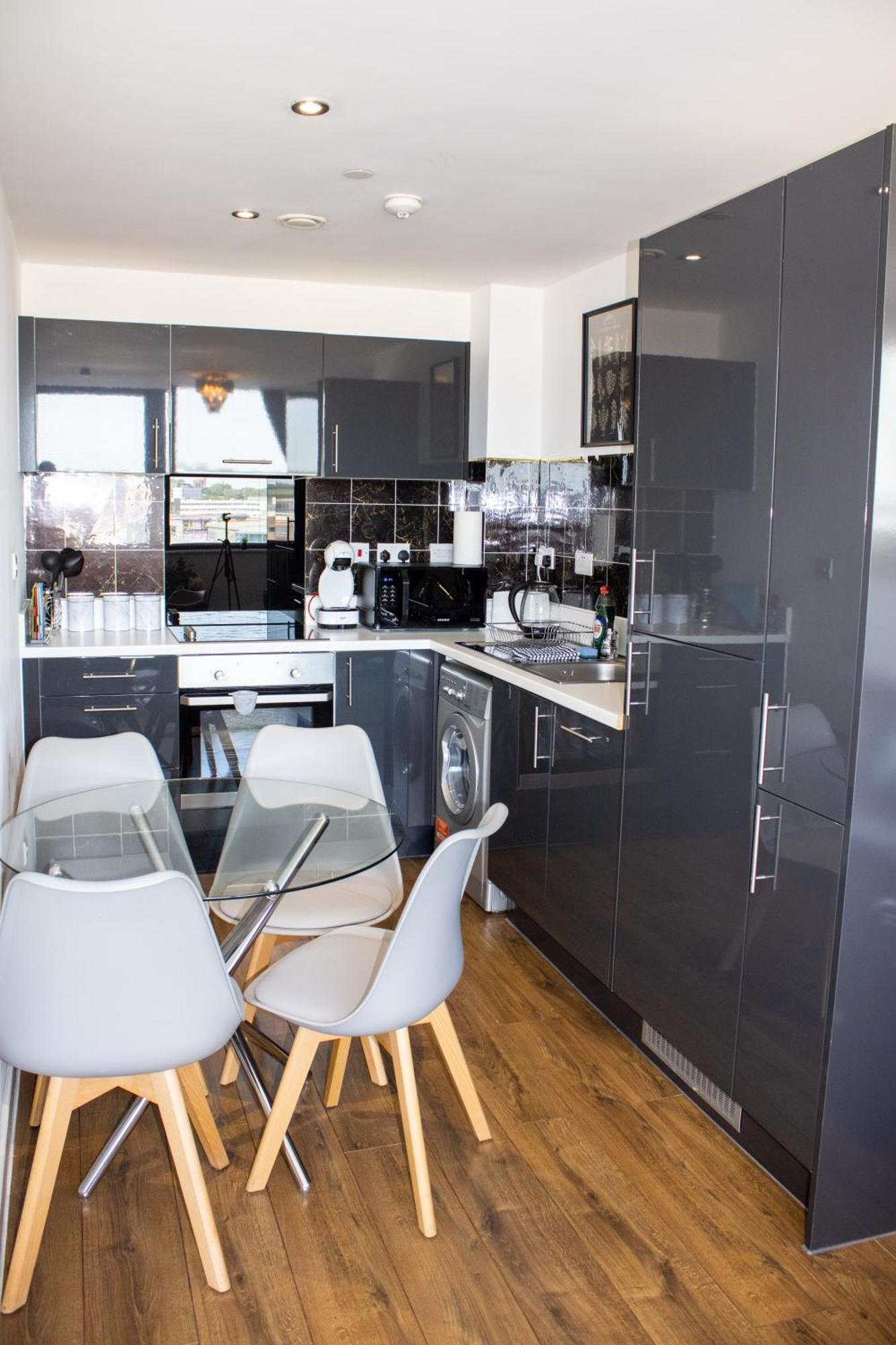 Appartement Sidemerseylivings - Central, Bright, And Convenient 2-bedroom With Parking