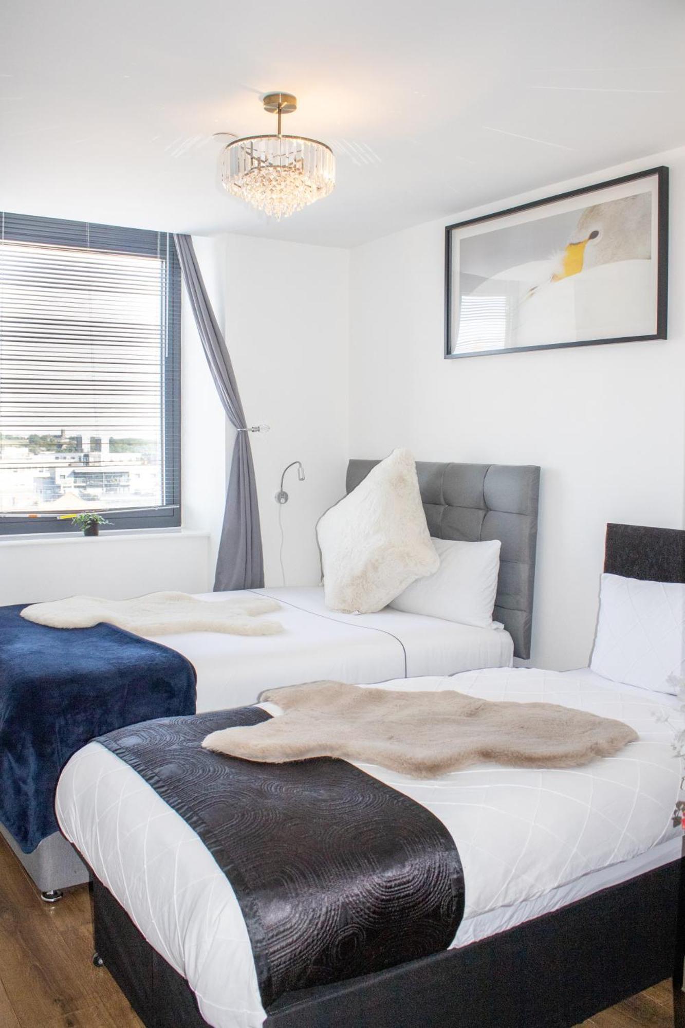 Sidemerseylivings - Central, Bright, And Convenient 2-bedroom With Parking Appartement *