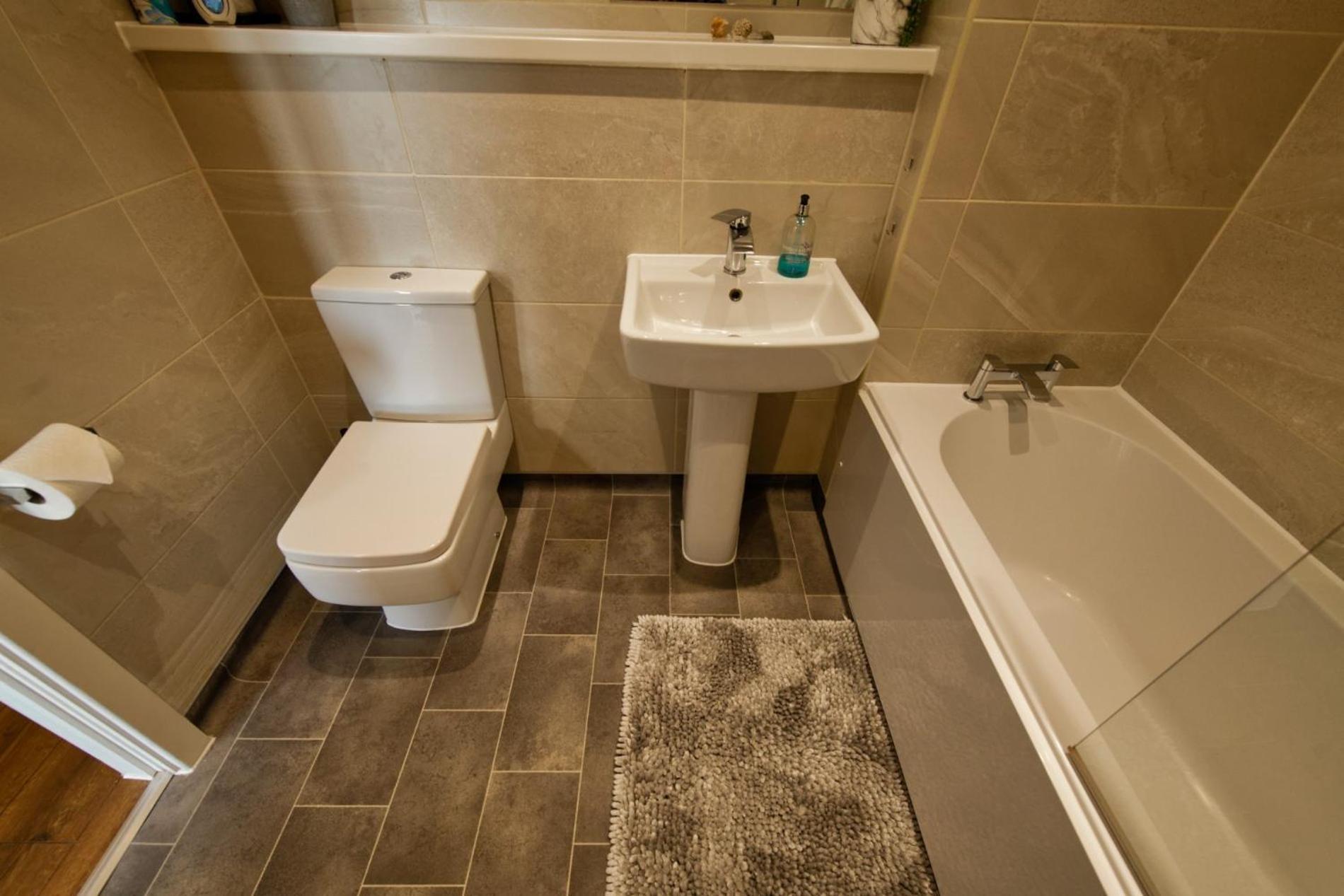 Sidemerseylivings - Central, Bright, And Convenient 2-bedroom With Parking Appartement Liverpool